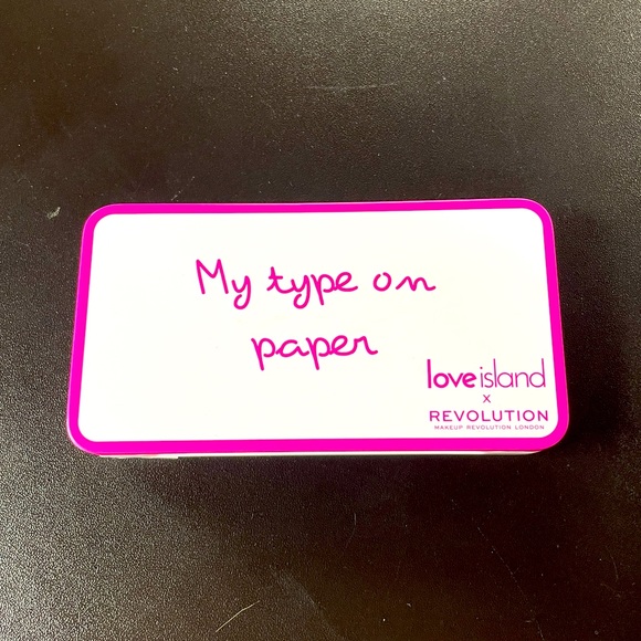 Makeup Revolution X Love Island My Type On Paper 8 Shade Eyeshadow Palette - Picture 2 of 5